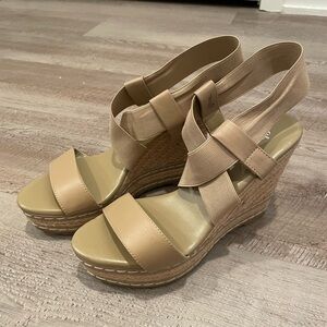 Charles Wedges Size 7 Tan and Beige